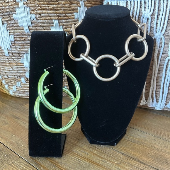 Urban Outfitters Bundle Gold Chunky Chain Necklace and Green Large Hoop Earrings - Picture 2 of 11
